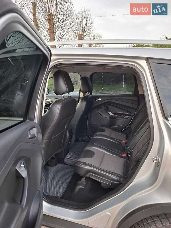 Внедорожник / Кроссовер Ford Kuga 2016 в Черновцах