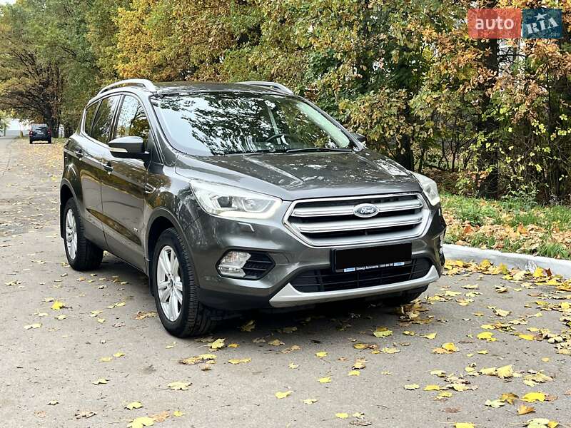Позашляховик / Кросовер Ford Kuga 2017 в Києві