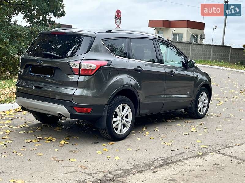 Позашляховик / Кросовер Ford Kuga 2017 в Києві