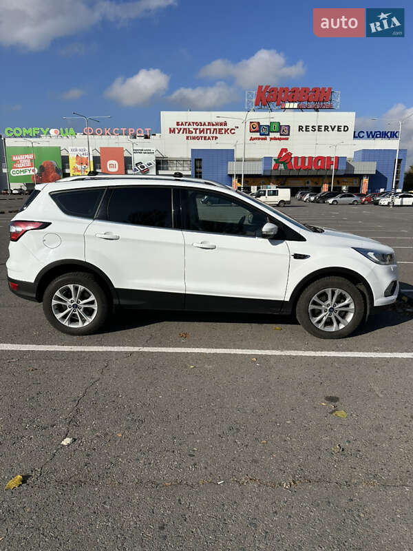 Внедорожник / Кроссовер Ford Kuga 2019 в Днепре