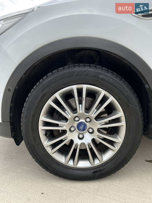 Позашляховик / Кросовер Ford Kuga 2013 в Луцьку