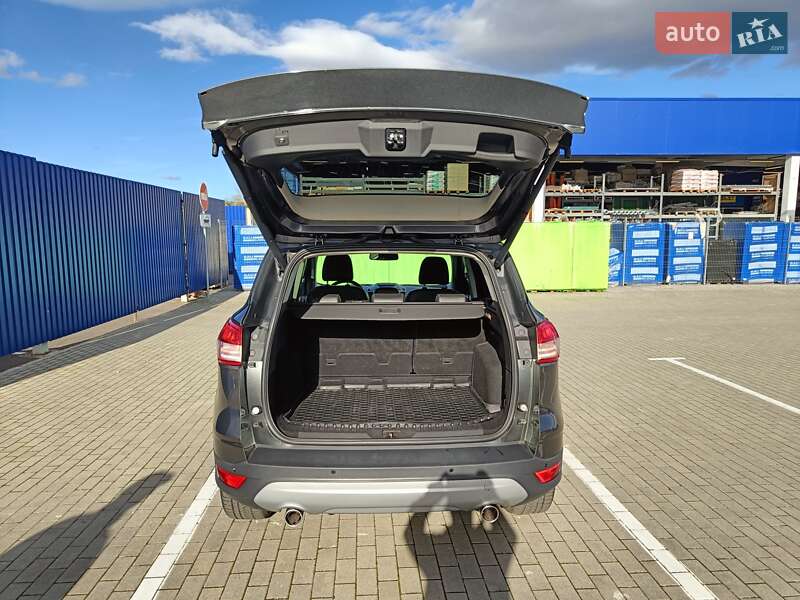 Внедорожник / Кроссовер Ford Kuga 2016 в Калуше