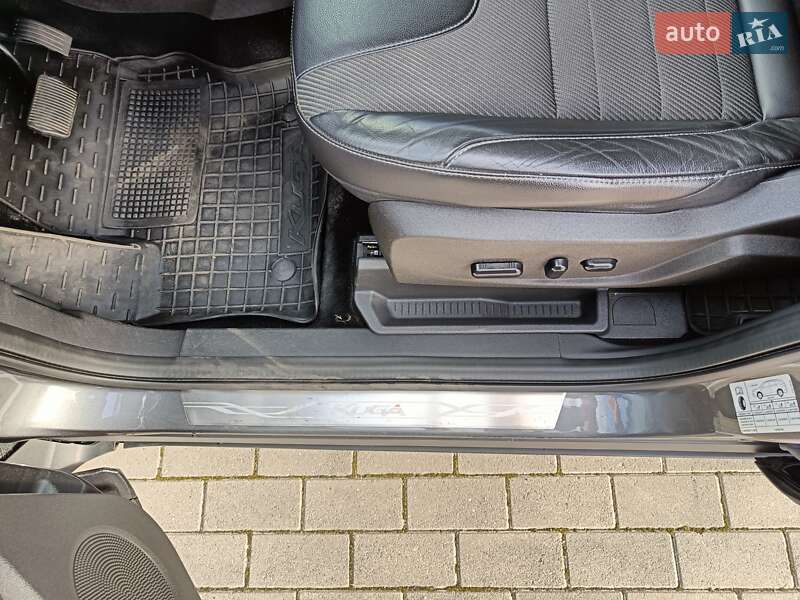 Внедорожник / Кроссовер Ford Kuga 2016 в Калуше