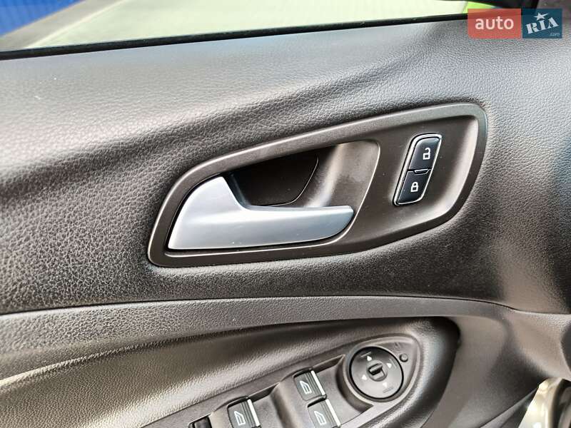 Внедорожник / Кроссовер Ford Kuga 2016 в Калуше