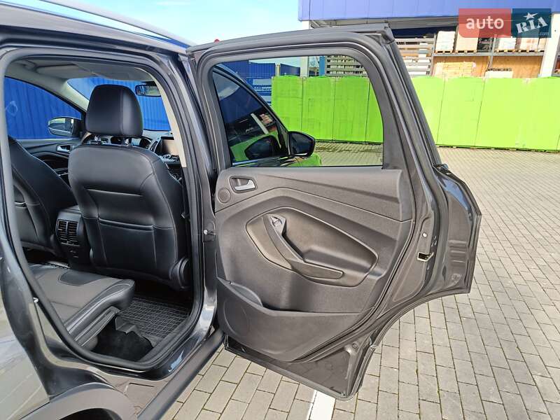 Внедорожник / Кроссовер Ford Kuga 2016 в Калуше