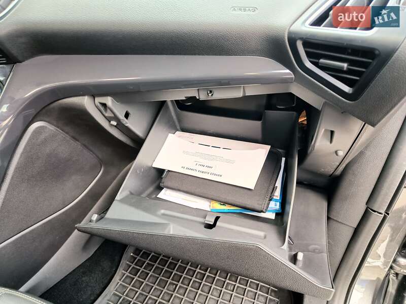 Внедорожник / Кроссовер Ford Kuga 2016 в Калуше