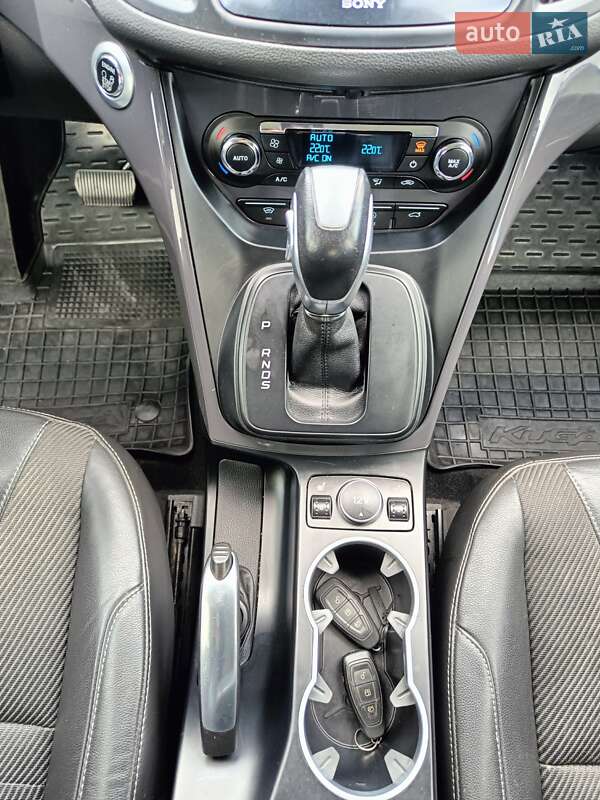 Внедорожник / Кроссовер Ford Kuga 2016 в Калуше