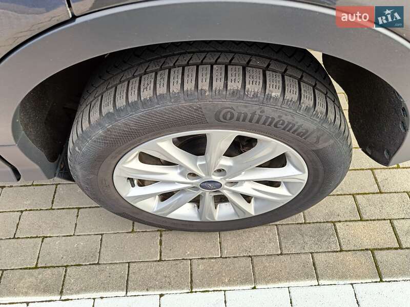 Внедорожник / Кроссовер Ford Kuga 2016 в Калуше