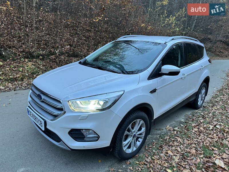 Позашляховик / Кросовер Ford Kuga 2019 в Чернівцях