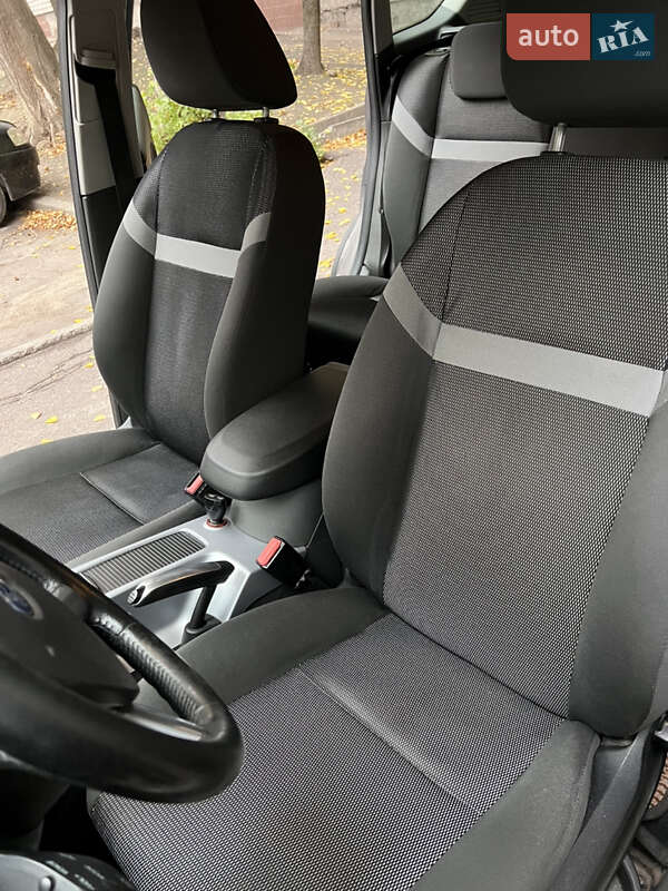 Позашляховик / Кросовер Ford Kuga 2012 в Кам'янському