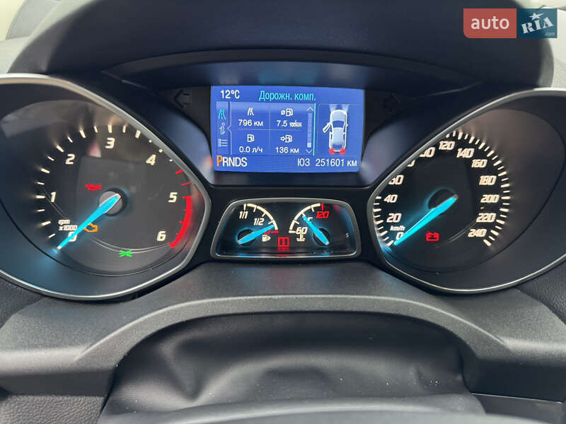 Позашляховик / Кросовер Ford Kuga 2015 в Житомирі