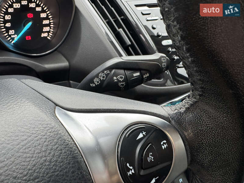 Позашляховик / Кросовер Ford Kuga 2015 в Житомирі