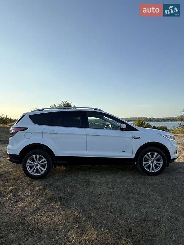 Внедорожник / Кроссовер Ford Kuga 2017 в Днепре фото 4 Внедорожник / Кроссовер Ford Kuga 2017 в Днепре