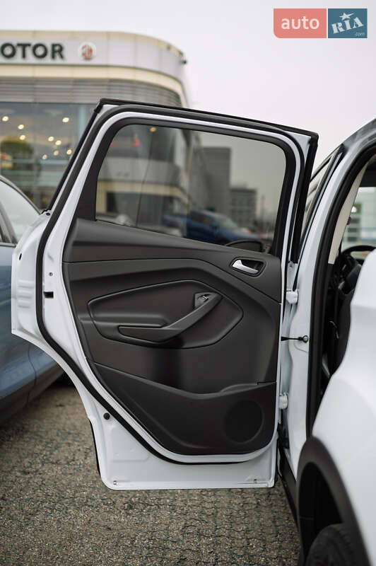 Позашляховик / Кросовер Ford Kuga 2019 в Києві