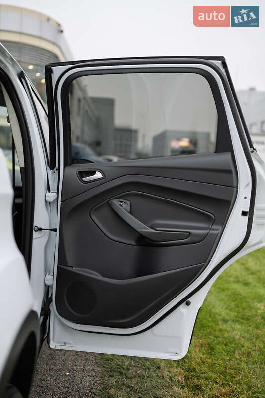 Позашляховик / Кросовер Ford Kuga 2019 в Києві