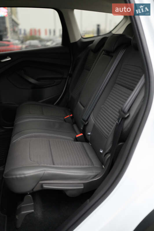 Позашляховик / Кросовер Ford Kuga 2019 в Києві