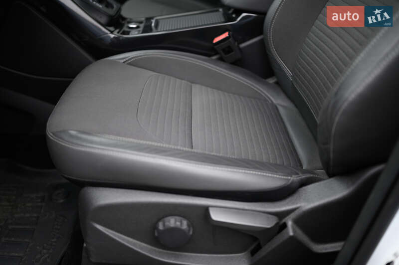 Позашляховик / Кросовер Ford Kuga 2019 в Києві