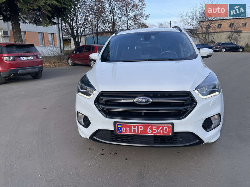 Внедорожник / Кроссовер Ford Kuga 2019 в Ровно