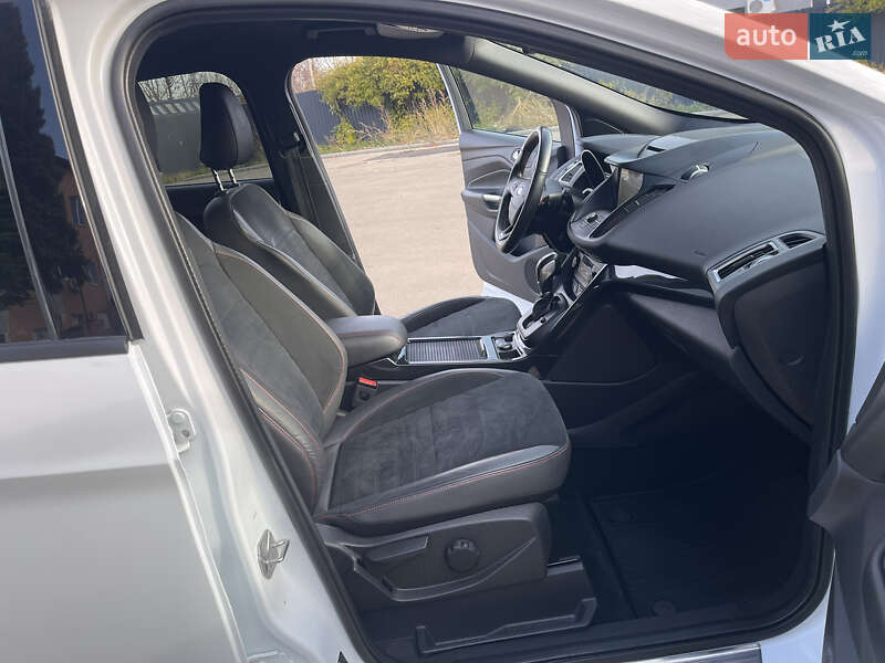 Внедорожник / Кроссовер Ford Kuga 2019 в Ровно