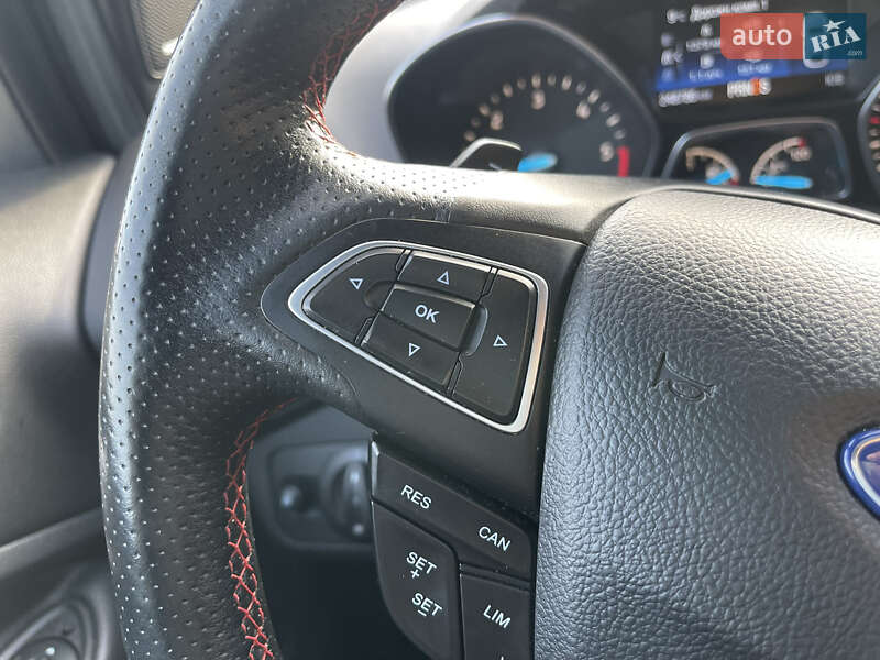 Внедорожник / Кроссовер Ford Kuga 2019 в Ровно