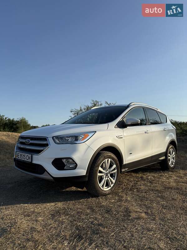 Внедорожник / Кроссовер Ford Kuga 2017 в Днепре фото 6 Внедорожник / Кроссовер Ford Kuga 2017 в Днепре