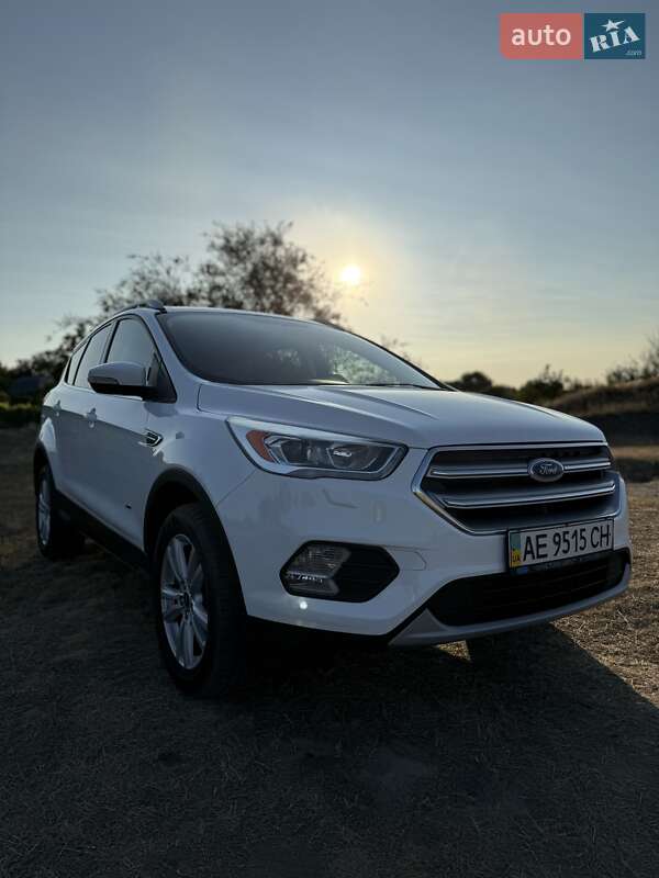 Внедорожник / Кроссовер Ford Kuga 2017 в Днепре фото 5 Внедорожник / Кроссовер Ford Kuga 2017 в Днепре