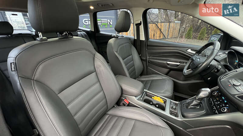 Внедорожник / Кроссовер Ford Kuga 2017 в Львове