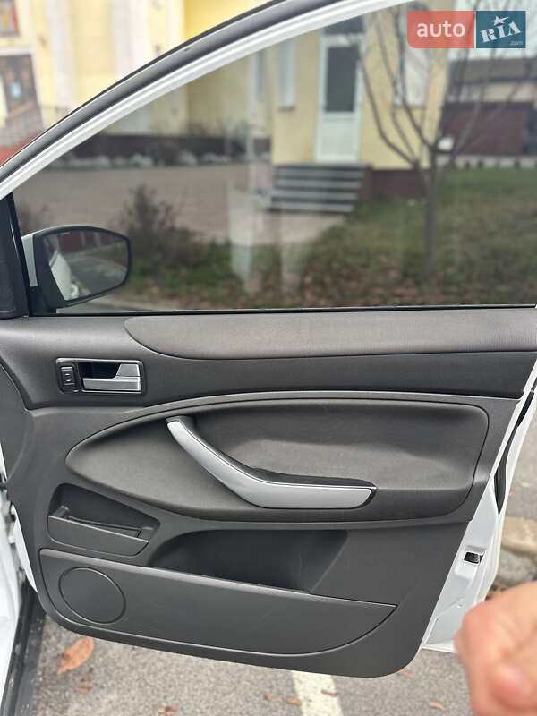 Позашляховик / Кросовер Ford Kuga 2012 в Звягелі