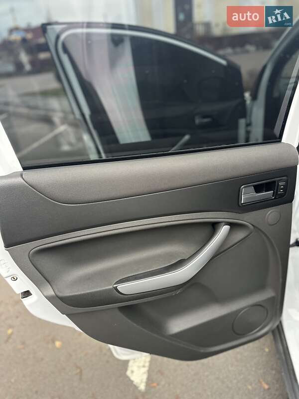 Позашляховик / Кросовер Ford Kuga 2012 в Звягелі