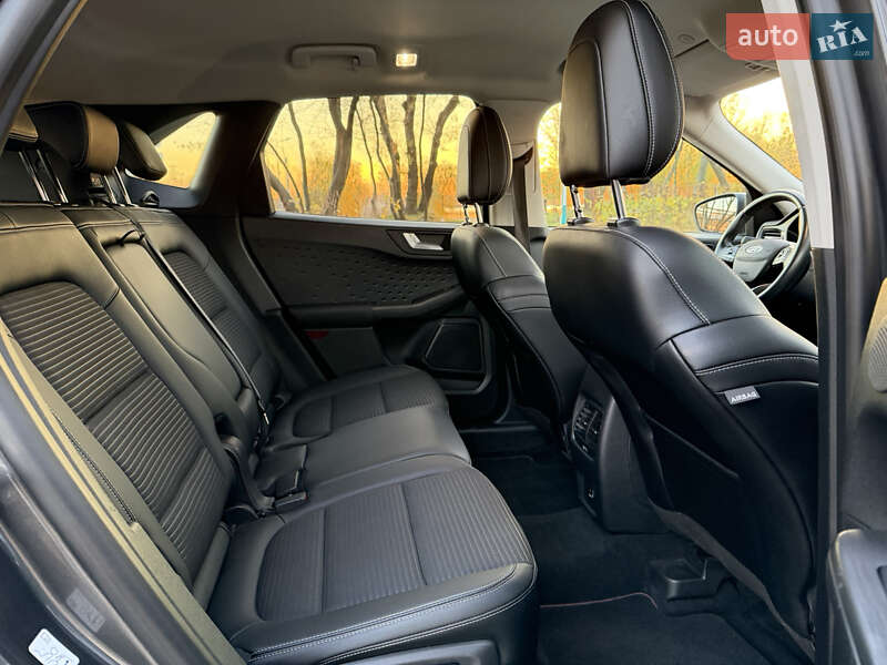 Внедорожник / Кроссовер Ford Kuga 2020 в Киеве