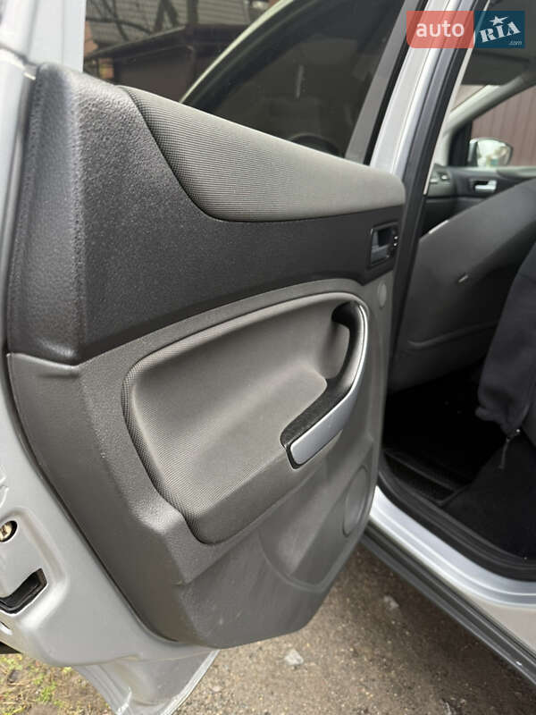 Внедорожник / Кроссовер Ford Kuga 2012 в Киеве