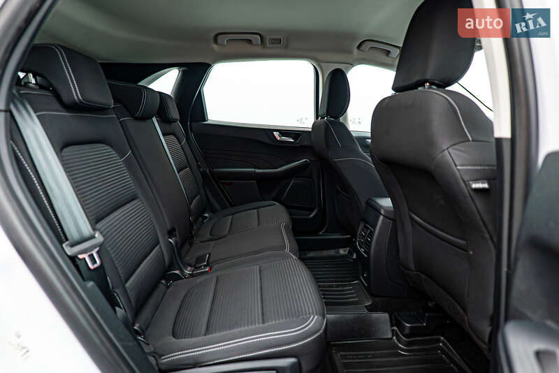 Позашляховик / Кросовер Ford Kuga 2021 в Києві