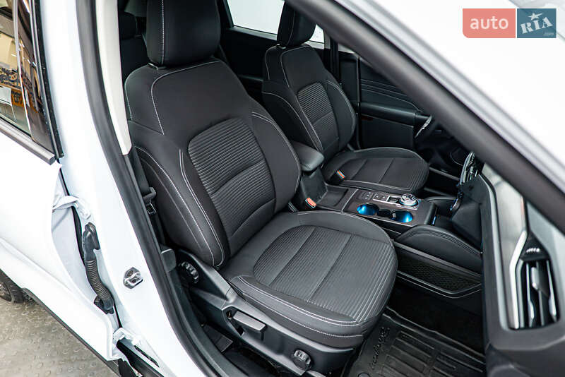 Позашляховик / Кросовер Ford Kuga 2021 в Києві