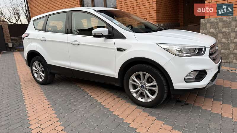 Внедорожник / Кроссовер Ford Kuga 2019 в Бершади