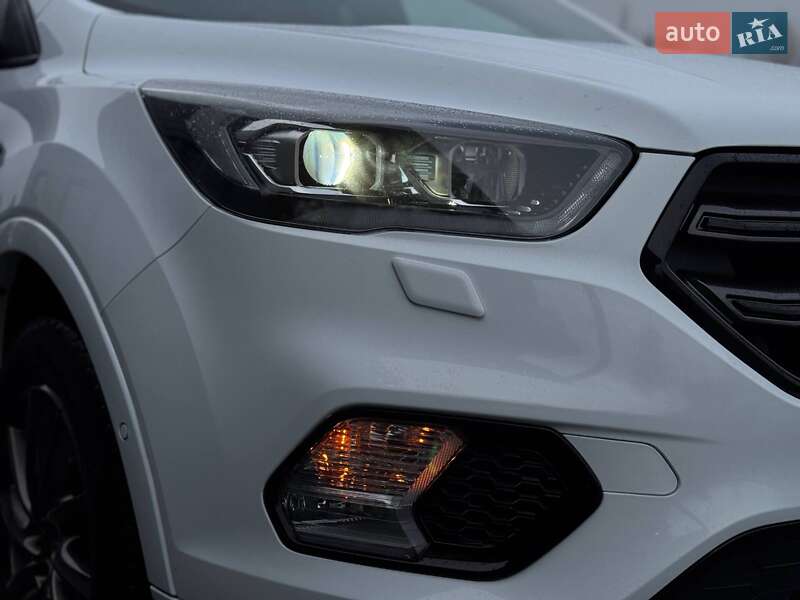 Внедорожник / Кроссовер Ford Kuga 2019 в Ровно