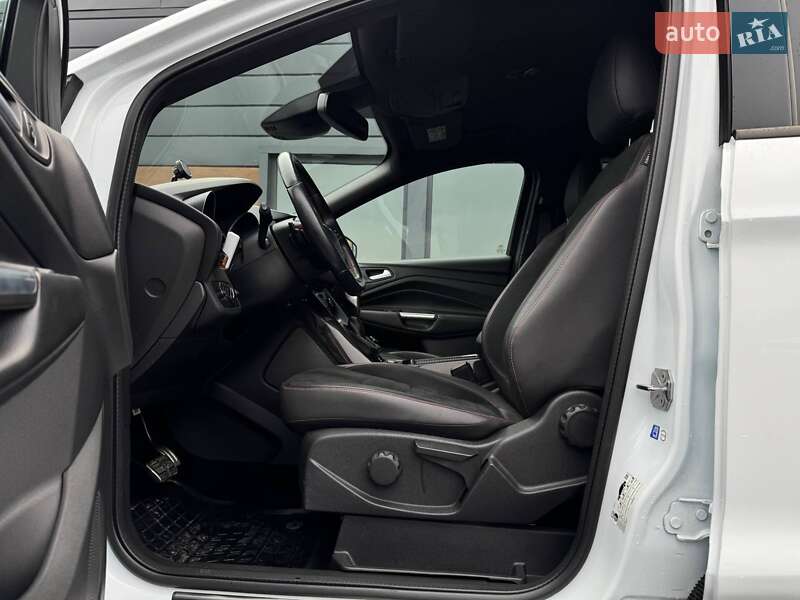 Внедорожник / Кроссовер Ford Kuga 2019 в Ровно