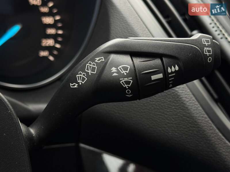 Внедорожник / Кроссовер Ford Kuga 2019 в Ровно