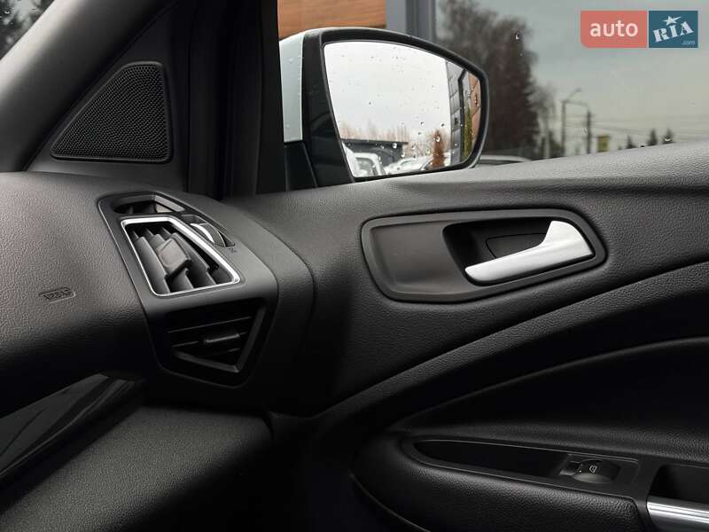 Внедорожник / Кроссовер Ford Kuga 2019 в Ровно