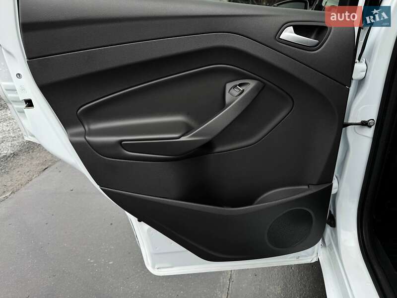 Внедорожник / Кроссовер Ford Kuga 2019 в Ровно