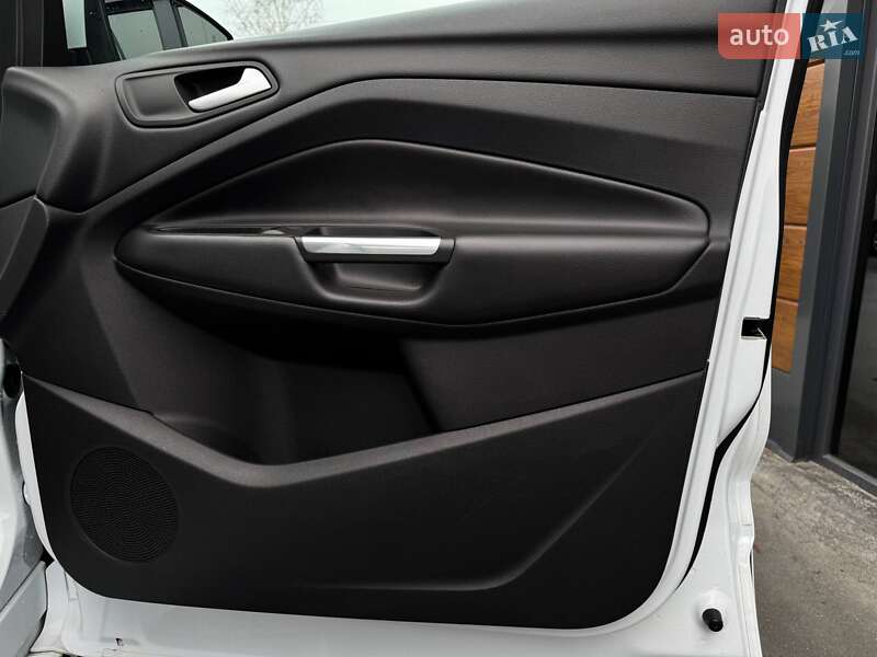 Внедорожник / Кроссовер Ford Kuga 2019 в Ровно