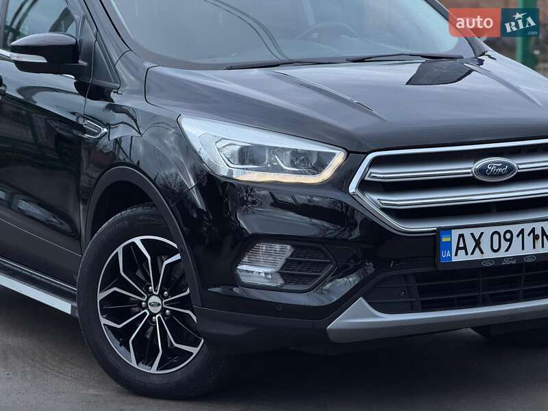 Позашляховик / Кросовер Ford Kuga 2019 в Бердичеві
