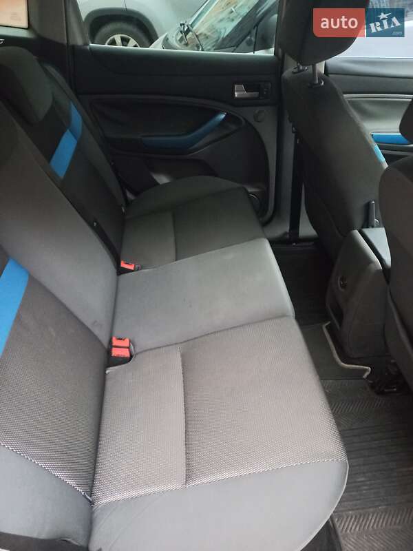 Позашляховик / Кросовер Ford Kuga 2009 в Києві