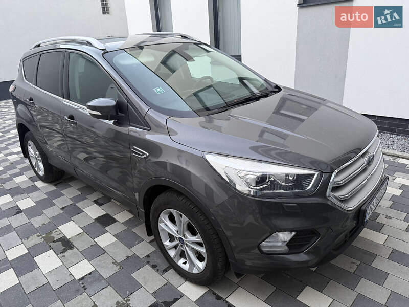 Позашляховик / Кросовер Ford Kuga 2019 в Мукачевому