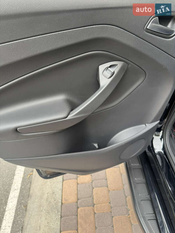 Внедорожник / Кроссовер Ford Kuga 2019 в Киеве фото 35 Внедорожник / Кроссовер Ford Kuga 2019 в Киеве