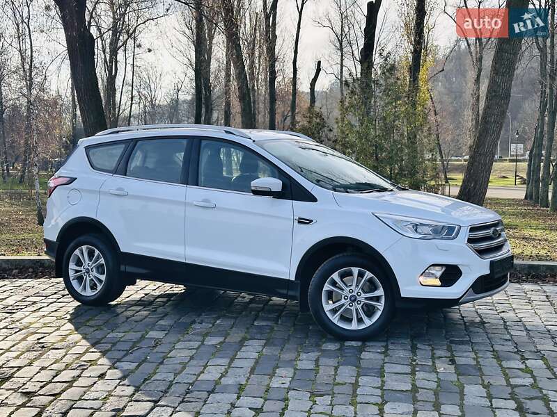 Позашляховик / Кросовер Ford Kuga 2019 в Києві
