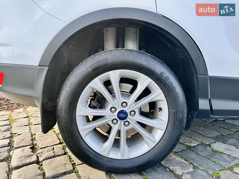 Позашляховик / Кросовер Ford Kuga 2019 в Києві