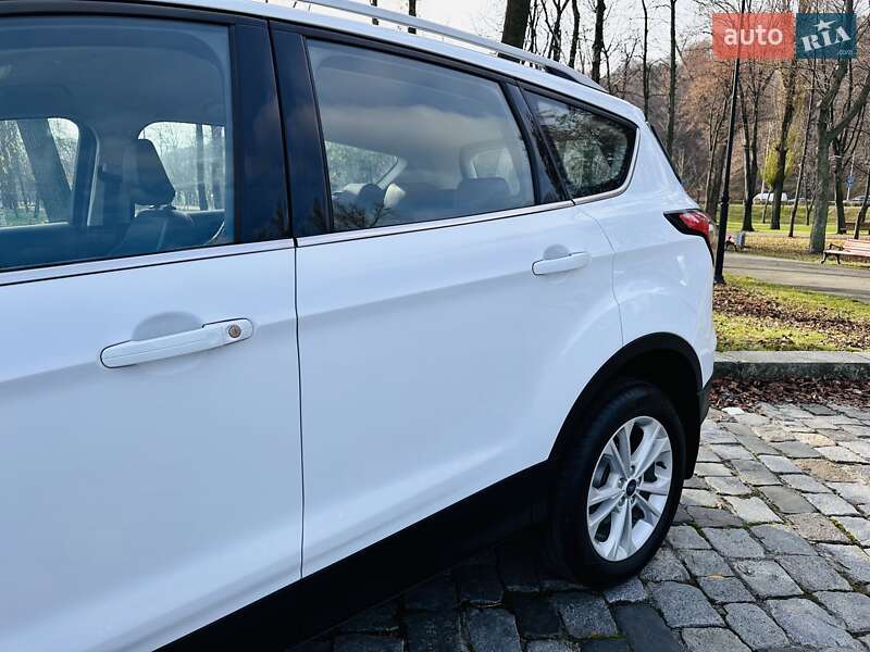 Позашляховик / Кросовер Ford Kuga 2019 в Києві