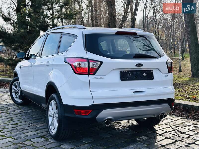 Позашляховик / Кросовер Ford Kuga 2019 в Києві