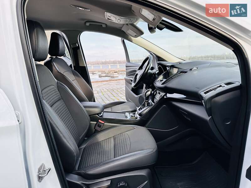 Позашляховик / Кросовер Ford Kuga 2019 в Києві