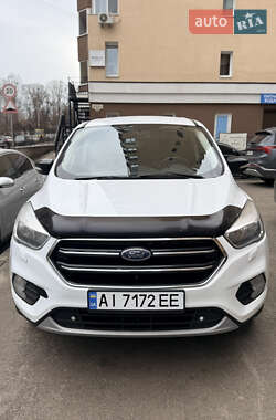 Позашляховик / Кросовер Ford Kuga 2017 в Києві